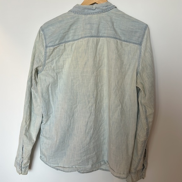 Gap chambray denim button-down shirt - Picture 4 of 4